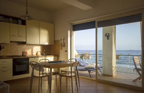 Bova Marina Apartment | Inviting Apartment with Beach Access and Pet-Friendly Perks