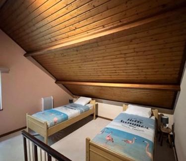 Sint-Gillis-Waas Villa | Relaxing Oceanfront Bungalow in Sint Gillis-Waas