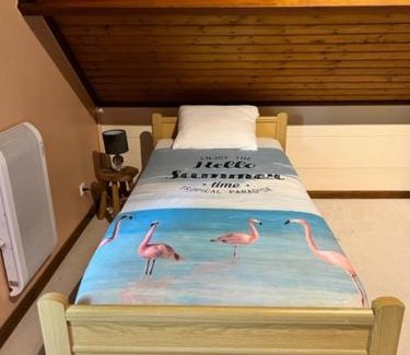 Sint-Gillis-Waas Villa | Relaxing Oceanfront Bungalow in Sint Gillis-Waas