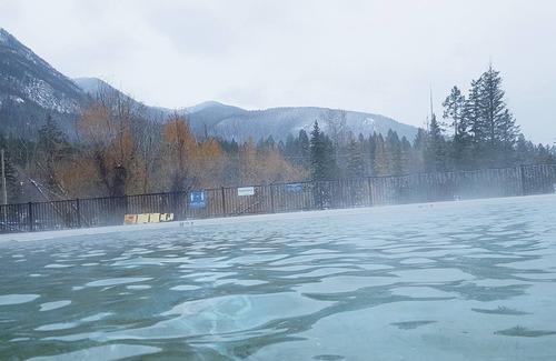 East Kootenay Condo | Panoramic mountain view, hot spring, beach, hike, golf, ski