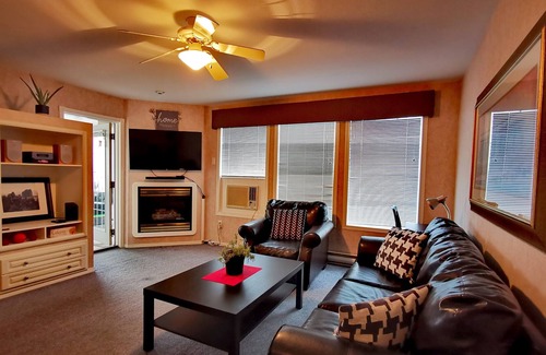 East Kootenay Condo | Panoramic mountain view, hot spring, beach, hike, golf, ski