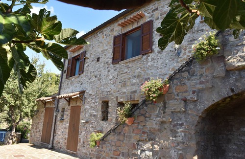 San Marco di Castellabate Cottage | Inviting Panoramic Farmhouse Retreat in Cilento Oasis
