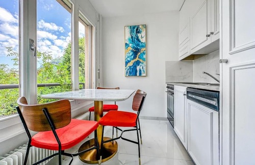 Veytaux Apartment | Inviting Panoramic Garden Studio with Family-Friendly Amenities