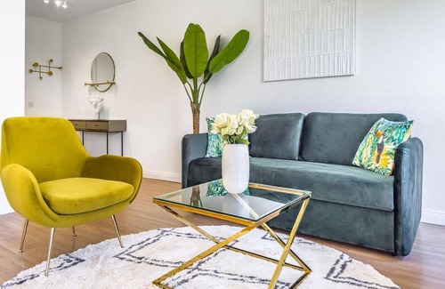 Veytaux Apartment | Inviting Panoramic Garden Studio with Family-Friendly Amenities