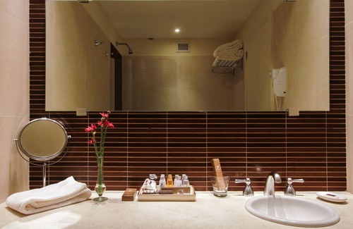 Puerto Iguazu Hotel | Elegant Stay at Panoramic Grand: 4-Star Comfort Awaits