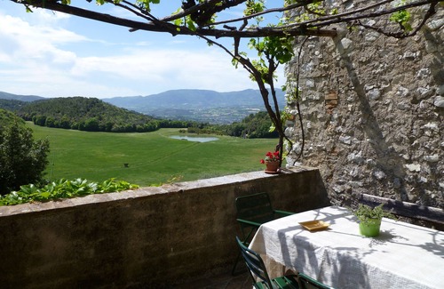 Spoleto Apartment | Panoramic Apartment Torre Colombaia: 9.6/10 Rated Escape