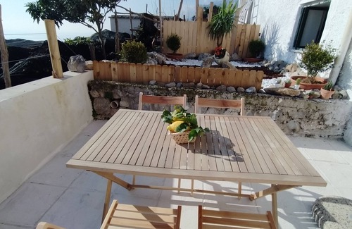 Minori House | Panoramic house nestled in a characteristic lemon grove on the Amalfi Coast.