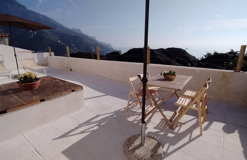 Minori House | Panoramic house nestled in a characteristic lemon grove on the Amalfi Coast.