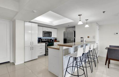 South Padre Island Apartment | Scenic Island Getaway: 4-Star Oceanfront Condo Retreat