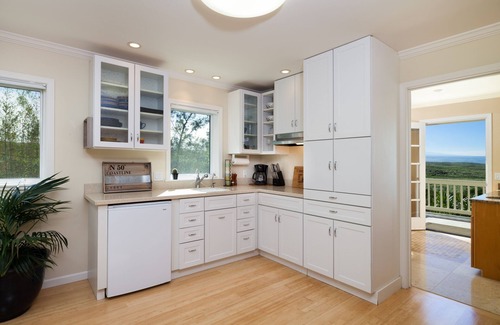 Kamuela House | Elegant Suites with Breathtaking Ocean Views & Pool Access