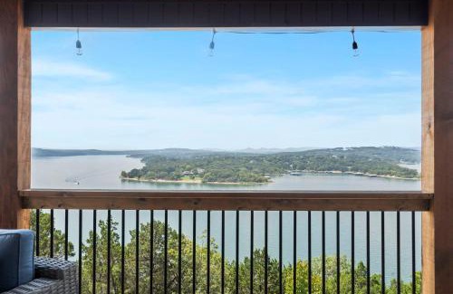Kimberling City House | Experience Panoramic Lake Views & Exclusive Free Tickets