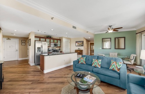 Lake Las Vegas Condo | Stunning Lake View Penthouse with Pool and Hot Tub Access