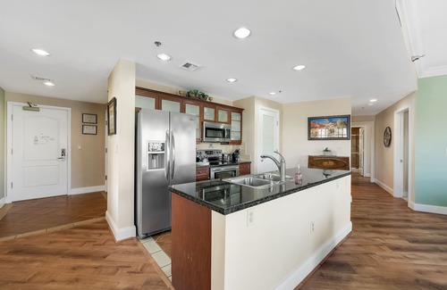 Lake Las Vegas Condo | Stunning Lake View Penthouse with Pool and Hot Tub Access