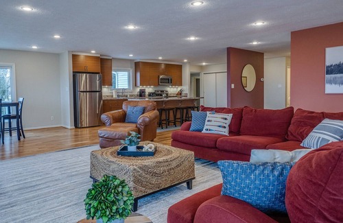 Town of Torrey House | Breathtaking Views at Seneca Lake – Perfect for Wine Lovers