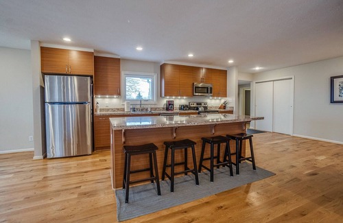 Town of Torrey House | Breathtaking Views at Seneca Lake – Perfect for Wine Lovers
