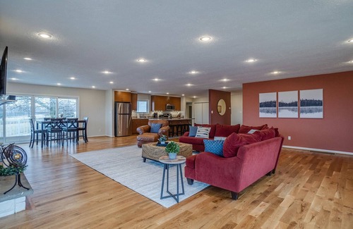 Town of Torrey House | Breathtaking Views at Seneca Lake – Perfect for Wine Lovers