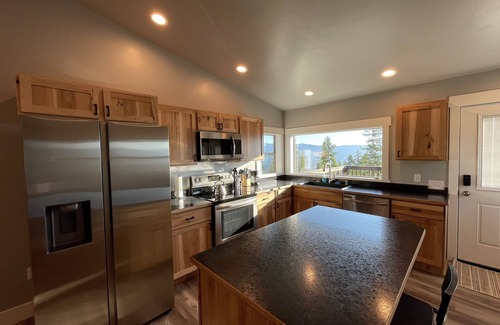 Libby House | Mountain View Loft with Breakfast & High Guest Ratings