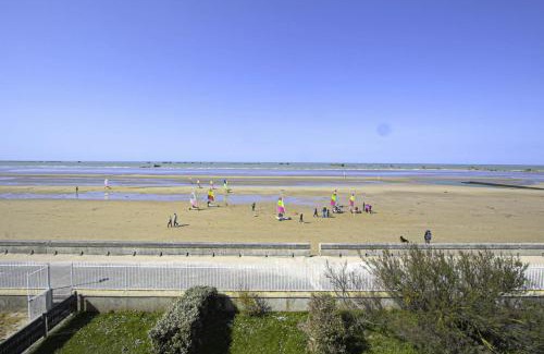 Asnelles Apartment | Family-Friendly Oceanfront Apartment at Panoramic Mulberry Beach