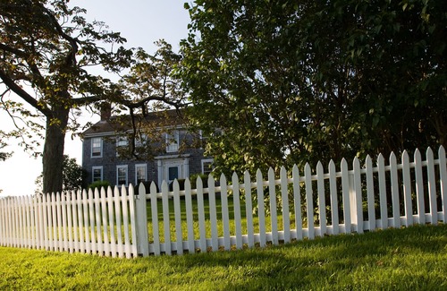 Tiverton House | Panoramic Ocean and River Views, Short Walk to the Shore.