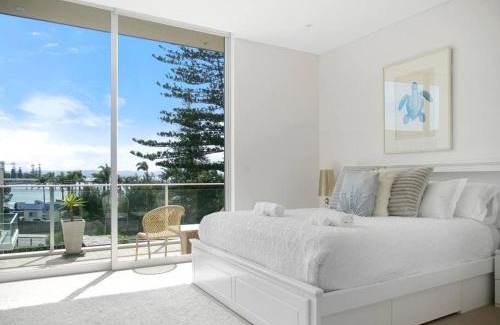 The Entrance North Apartment | Oceanfront Penthouse with Panoramic Dolphin Views
