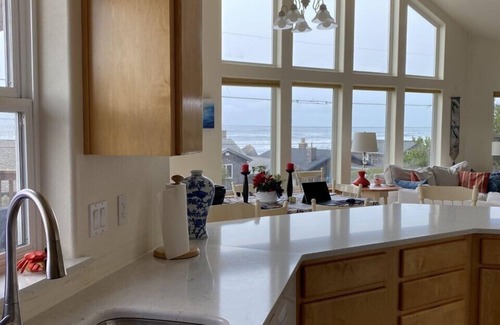 Arch Cape House | Oceanfront Retreat: Breathtaking Views Steps from the Beach