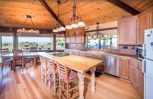 Manchester House | Cozy Oceanfront Retreat with Spa & Hot Tub at Irish Beach