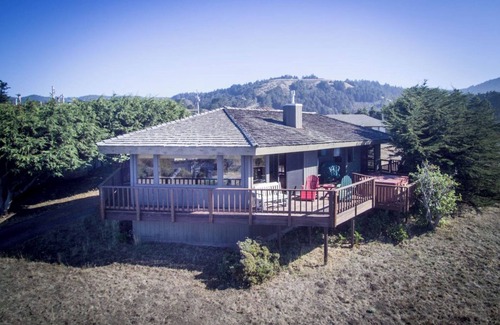 Manchester House | Cozy Oceanfront Retreat with Spa & Hot Tub at Irish Beach