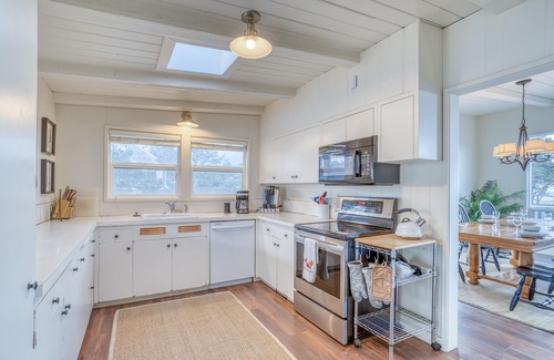 Gearhart House | Scenic Oceanfront Retreat with Fire Table & Private Patio