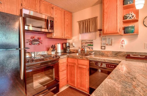 Nelscott House | Oceanfront Suites with Hot Tub & 9/10 Guest Rating!