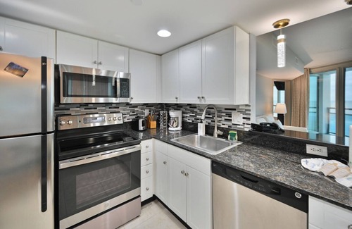 Downtown Myrtle Beach Condo | Oceanfront Condo with Pool and Spa – Rated 9/10 by Guests