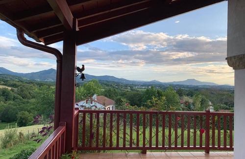 Cambo-les-Bains House | Cozy Villa Cambo-les-Bains: Family-Friendly Getaway