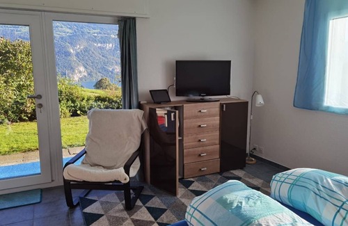 Krattigen Bed & Breakfast | Scenic Room with Lake Thun Views - Rated 9.2 by Guests