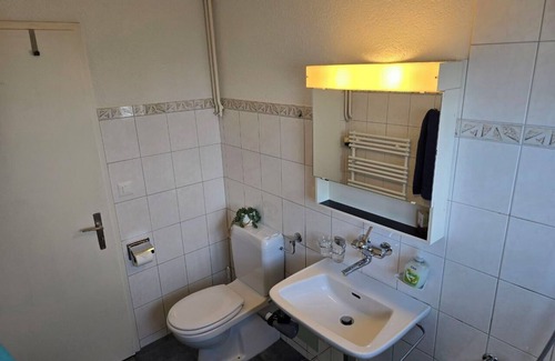 Krattigen Bed & Breakfast | Scenic Room with Lake Thun Views - Rated 9.2 by Guests