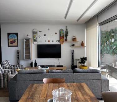 Halat Apartment | Beautiful 2 Bedroom Apartment with Panoramic Sea Views