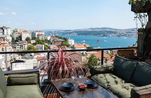 Cihangir Apartment | Panoramic Sea View Loft with Terrace BBQ