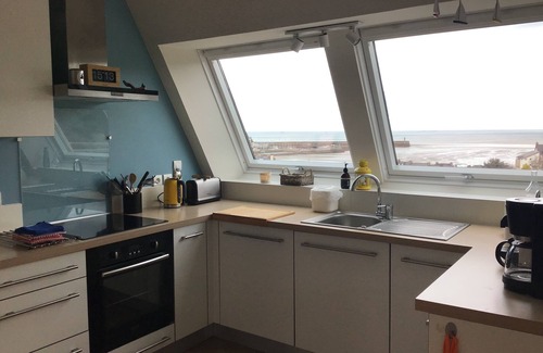 Binic House | Cozy Beach House with Panoramic Ocean Views for 8 Guests