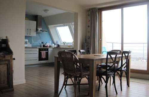 Binic House | Cozy Beach House with Panoramic Ocean Views for 8 Guests