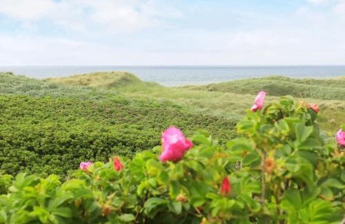 Hvorup Klit House | Spacious 8-Person Holiday Home in Løkken - Pet Friendly!