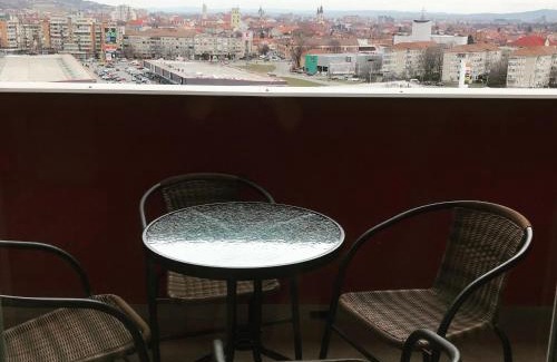 Oradea Apartment | Inviting Panoramic Studio Oradea - Guest Rated 9.8/10