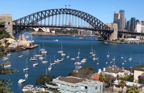Lavender Bay Apartment | Panoramic Sydney Harbour Views from Luxury 1-Bedroom Apartment in McMahons Point