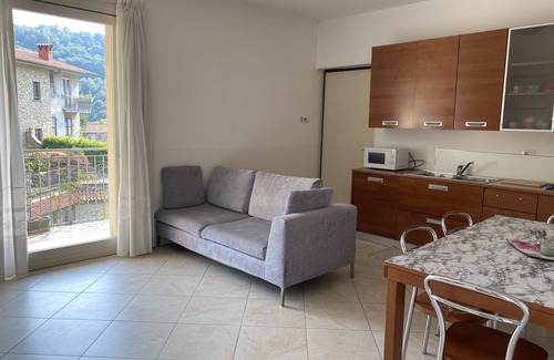 Entratico House | Scenic Three-Room Apartment with Spa and Breakfast
