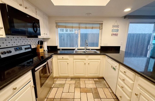 Crown Point House | Panoramic View Bayfront Gem 3BR
