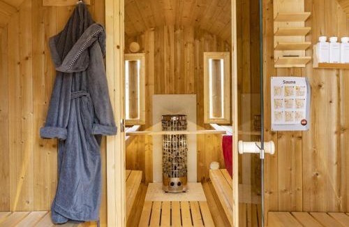 Nieder-Werbe House | Inviting Retreat with Panoramic Views and Family-Friendly Amenities