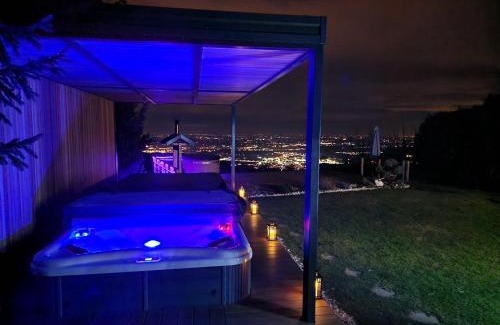 Hocko Pohorje House | Captivating Cottage with Panoramic Views and Hot Tub