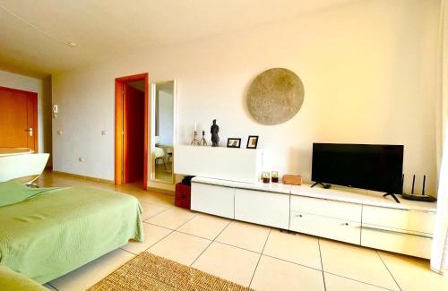 Los Abrigos Apartment | Explore Panoramic View: 4-Star Oceanfront Family Retreat