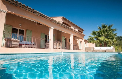 La Garde-Freinet Villa | Experience Panoramic Views at Grimaud - Perfect for Families!