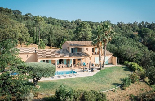 La Garde-Freinet Villa | Experience Panoramic Views at Grimaud - Perfect for Families!