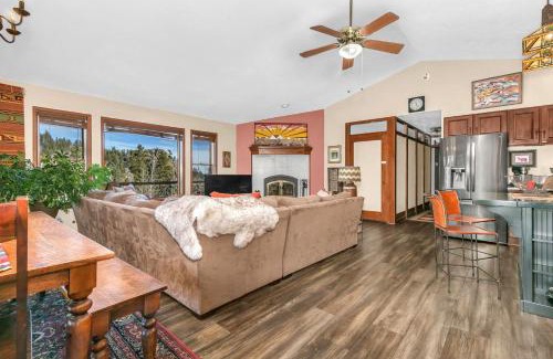 Black Hawk House | Scenic Retreat with Hot Tub & Game Room, Rated 10/10