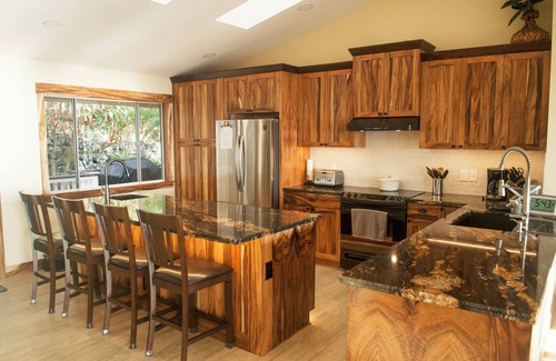 Kailua-Kona House | Oceanfront Retreat with Panoramic Views and Spa Amenities