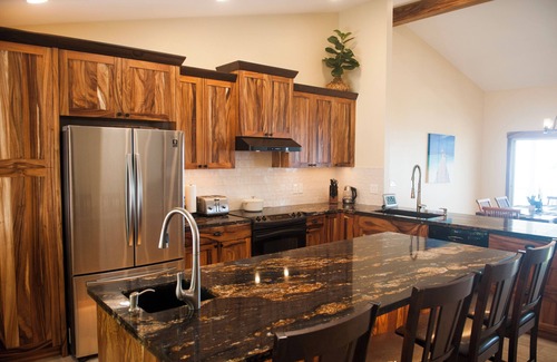 Kailua-Kona House | Oceanfront Retreat with Panoramic Views and Spa Amenities